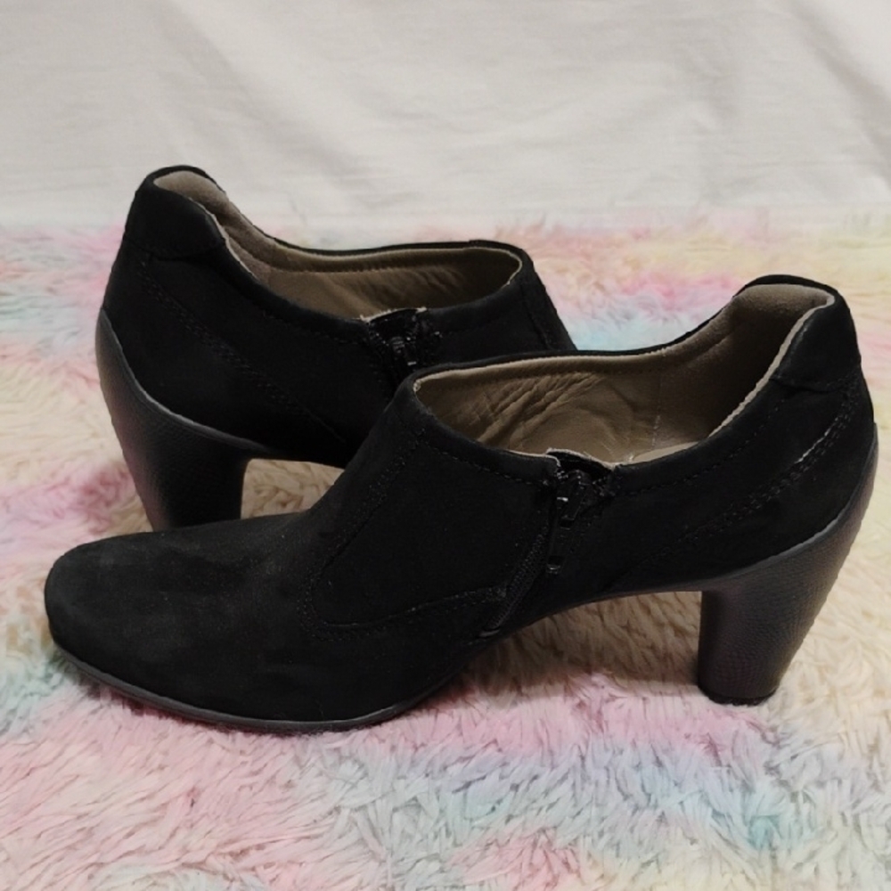 Like New Ecco Black Heeled Ankle Booties Sleek Minimalist Design Sz.38 - Picture 8 of 10